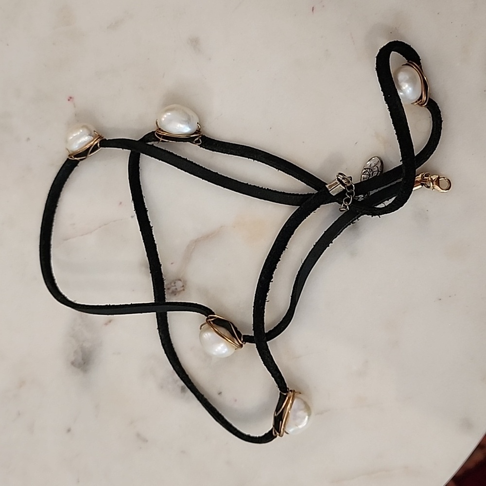 Bracelet  salt water pearl. Or necklace.